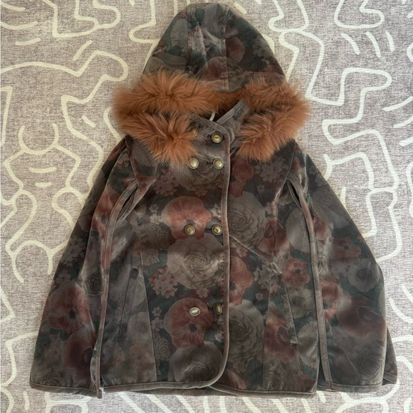 Elegant Girl Velvet Hooded Poncho W/Cape For Girls Age Up To 10 - Picture 1 of 1